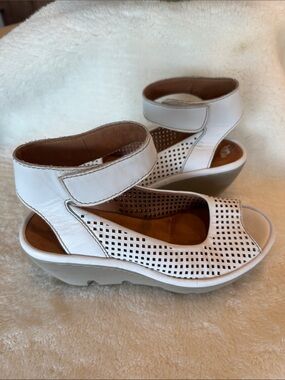 Clarks leather sandals